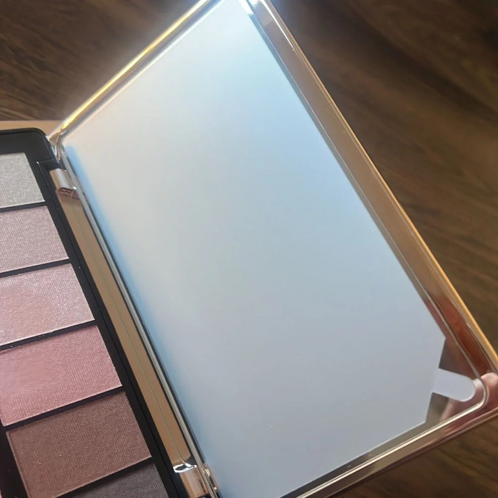 Eyeshadow Palette - Never used,  A color has a finger mark!